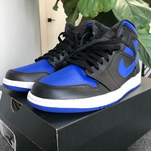 Jordan 1 Mid Royal 2020